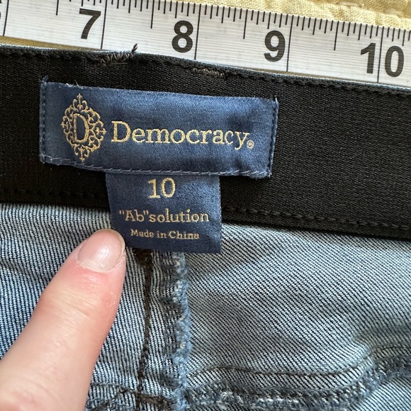 Democracy Straight Leg Jeans with Classic Denim Texture size 10 - Picture 5 of 6